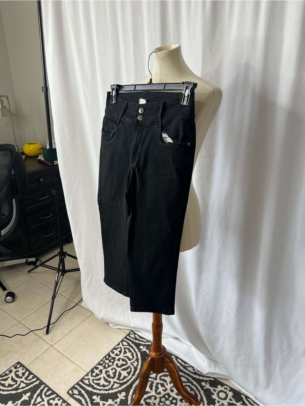 VENUS Black Denim Capri Jeans – Women’s Size 6 – Stretch Cropped Pants - Picture 3 of 10